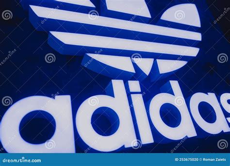 mag ik het merk adidas op de markt verkopen|Online merkgebruik door wederverkopers en dealers: wat mag .